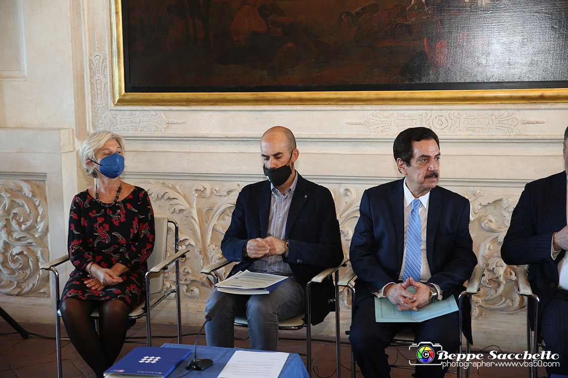 VBS_2033 - Mostra  Il mondo in una stanza. Testimonianze di culture extraeuropee.jpg